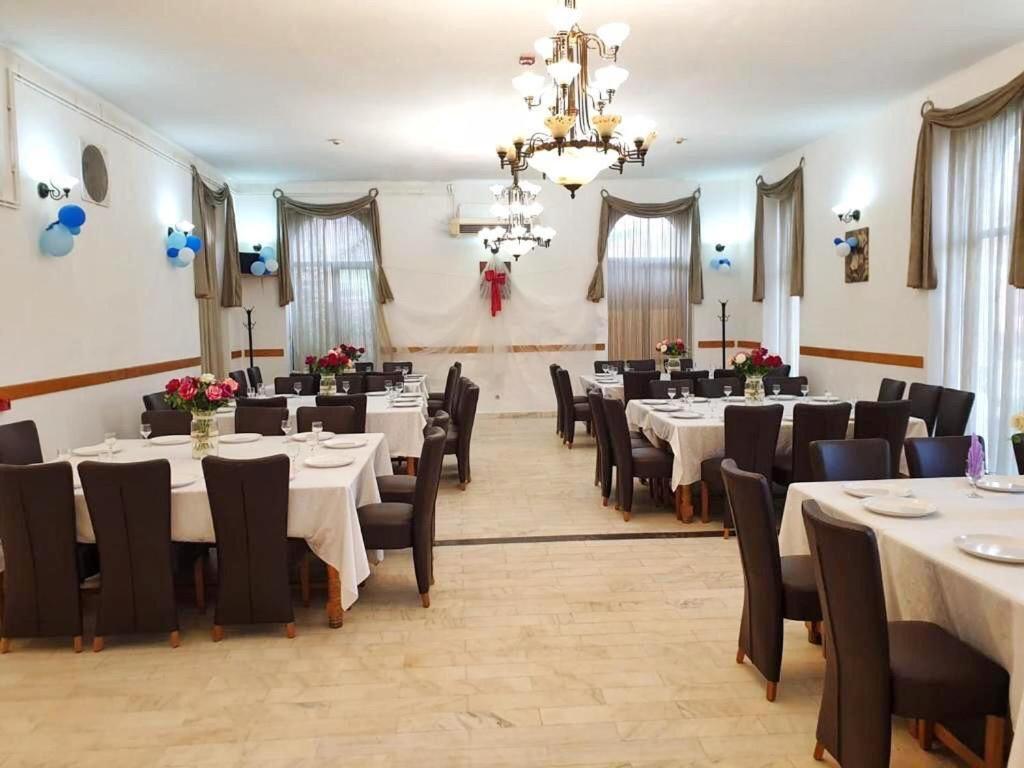 Hotel Marion Dumbraveni  Экстерьер фото