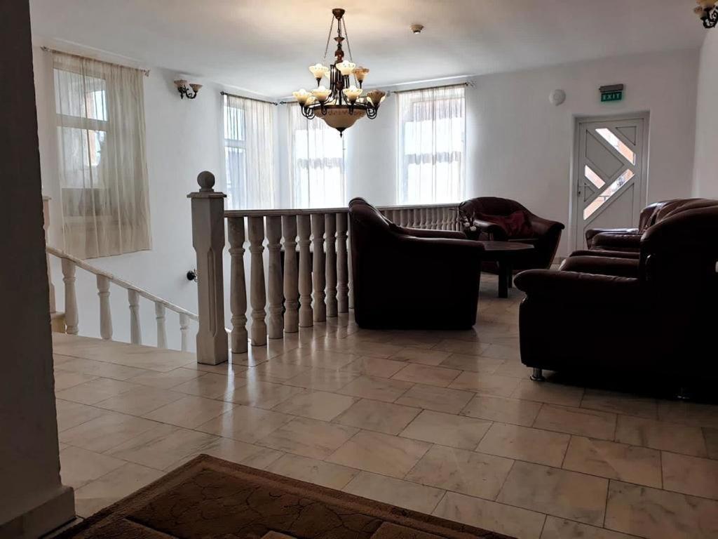 Hotel Marion Dumbraveni  Экстерьер фото