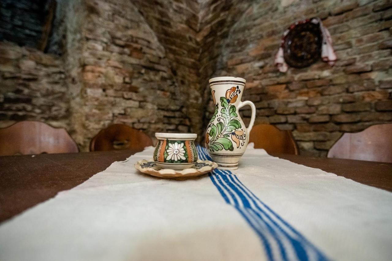 Hotel Marion Dumbraveni  Экстерьер фото