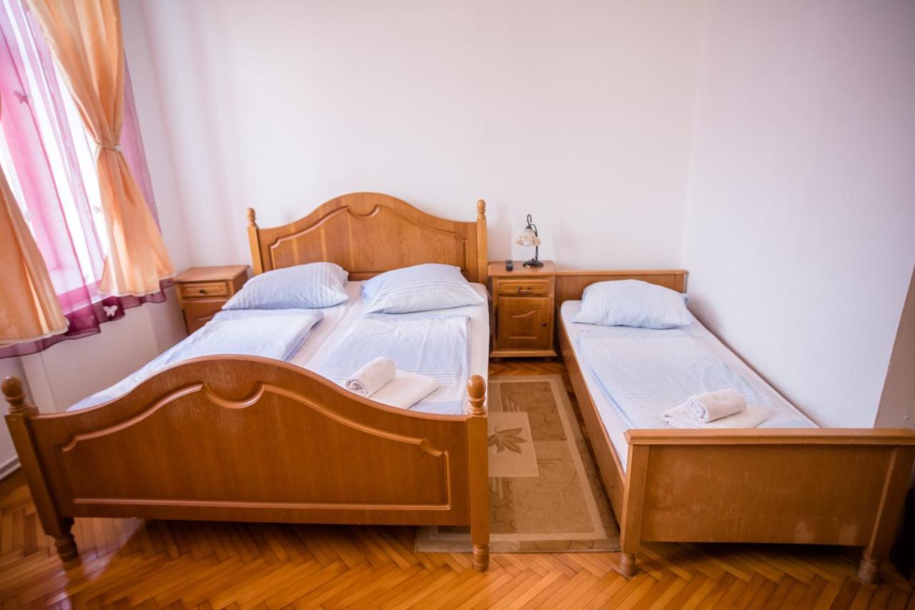 Hotel Marion Dumbraveni  Экстерьер фото