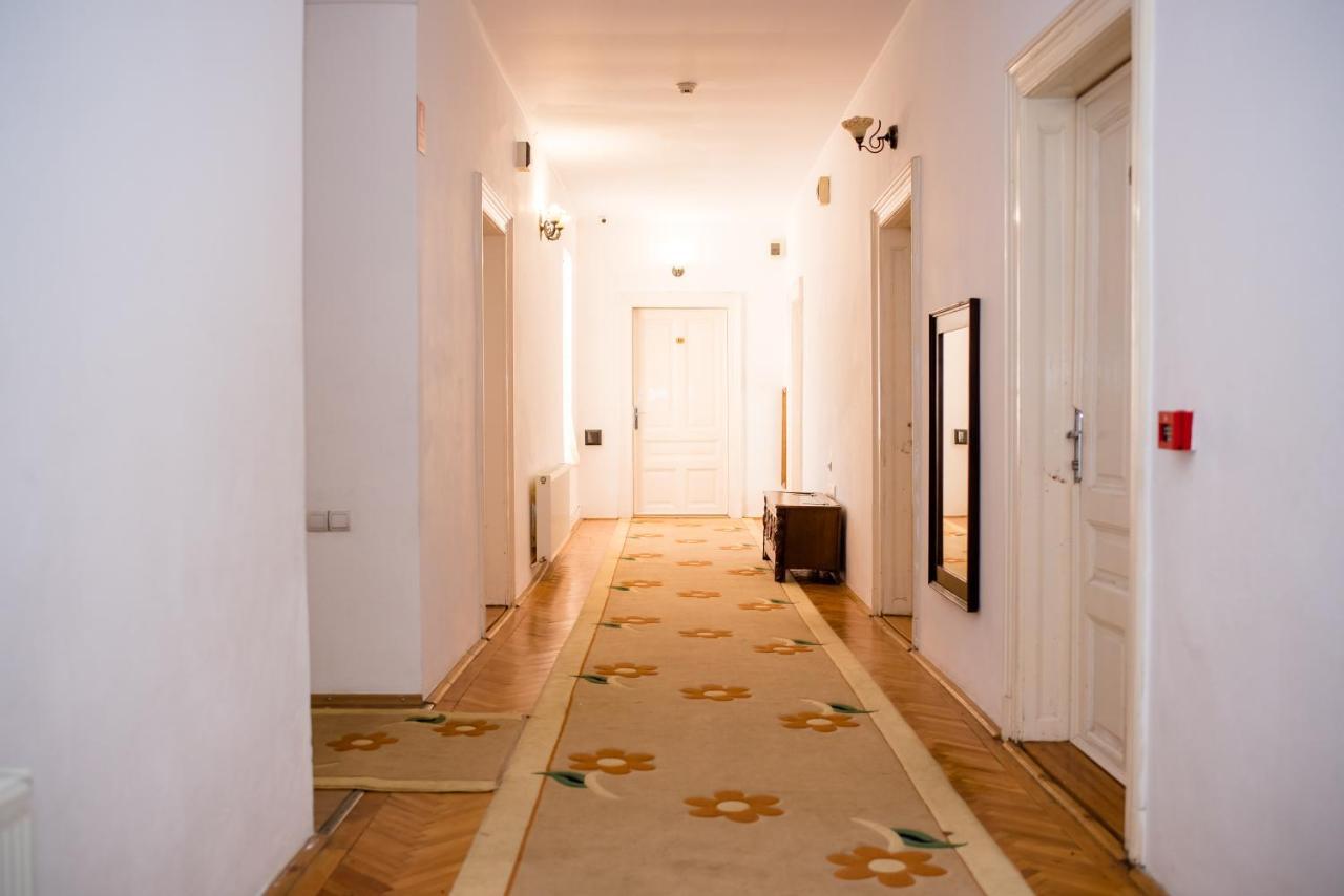 Hotel Marion Dumbraveni  Экстерьер фото